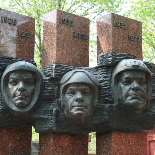 Пазл «Памятник космонавтам»