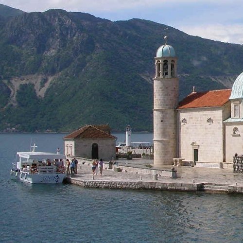 Остров в Черногории в Которском заливе  на букву  П