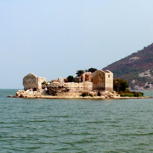 Остров в Черногории в Скадарском озере  на букву  С