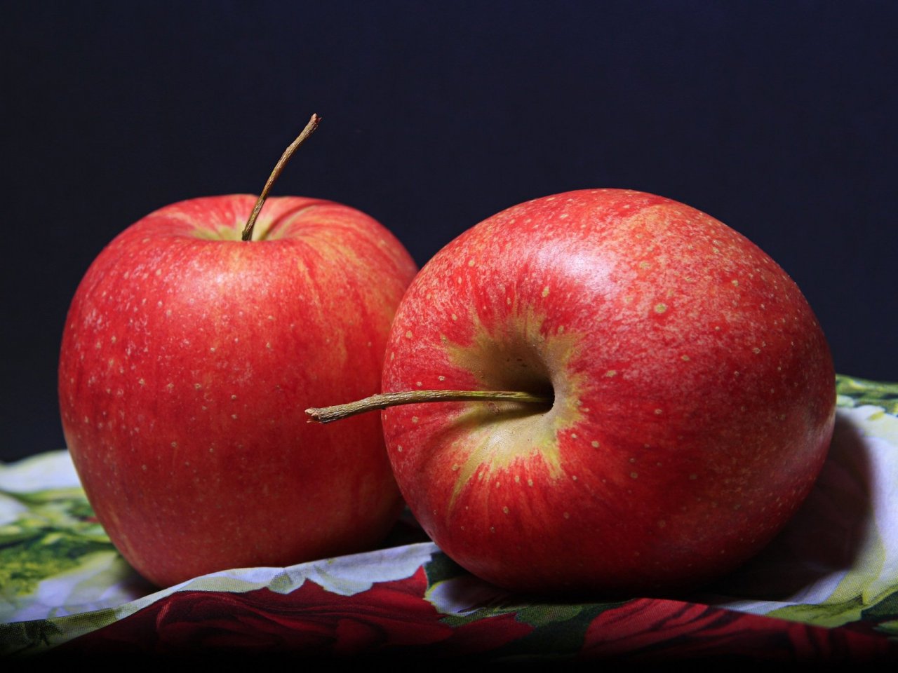 Пазл «Два красных яблока»
