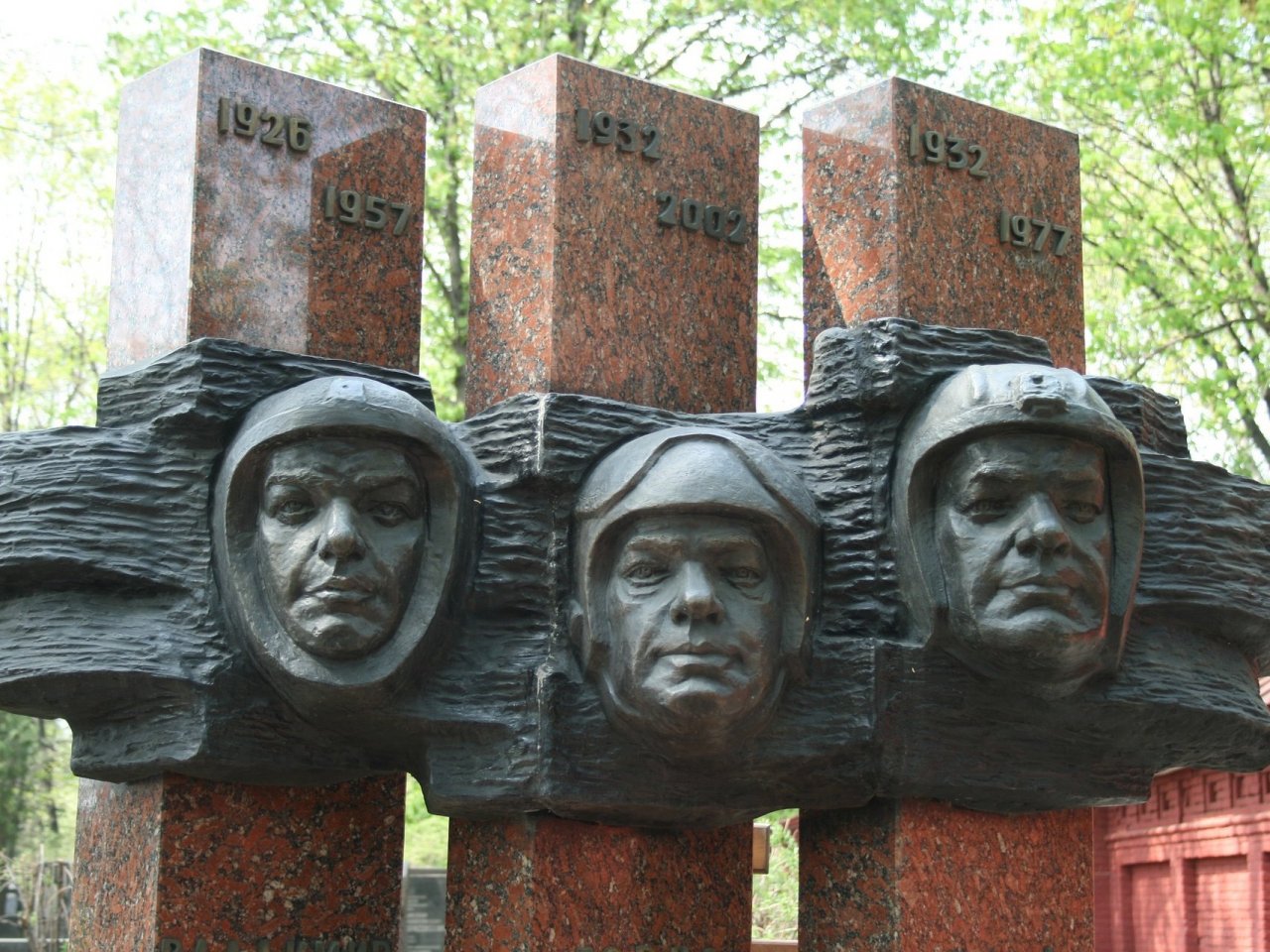 Пазл «Памятник космонавтам»
