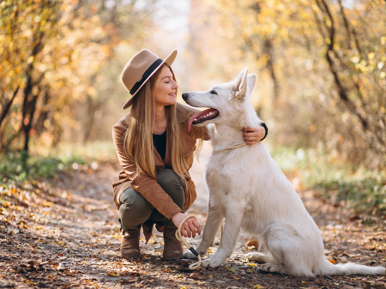 Фотосессия с белой собакой
