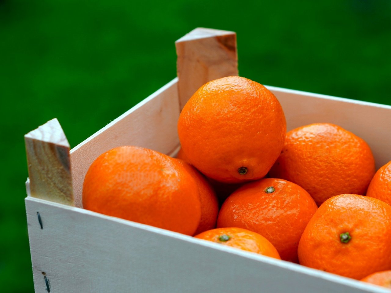 Пазл онлайн: Коробка с апельсинами
