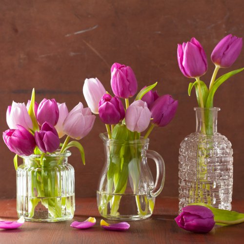 Пазл онлайн: Тюльпаны на столе