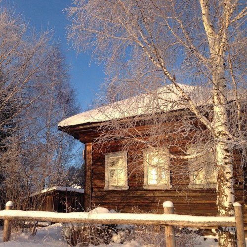 Низкий дом с голубыми ставнями есенин картинки