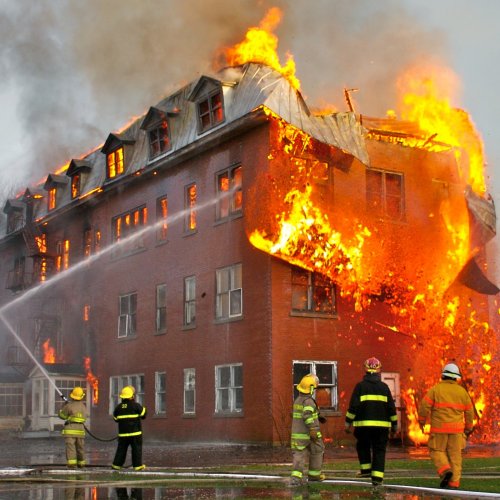 Тест по ОБЖ: Пожары в жилых и общественных зданиях, их причины и последствия (Смирнов, Хренников 8 класс)