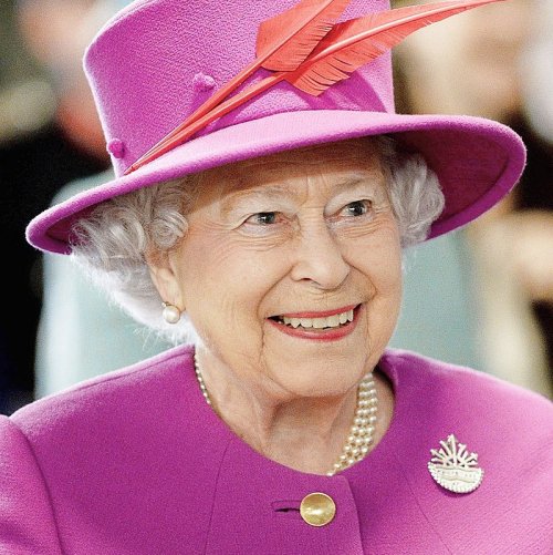 Елизавета II — королева не только Великобритании, но и ещё пятнадцати независимых государств. Среди них ...