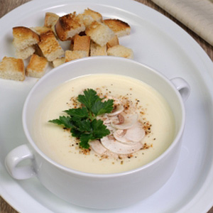 Суп-пюре из куриной грудки со сливками, плавленым сыром и белыми грибами
